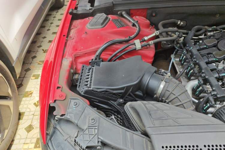 Used Audi A4L 2012 2.0 TFSI automatic standard version Engine Bay Right