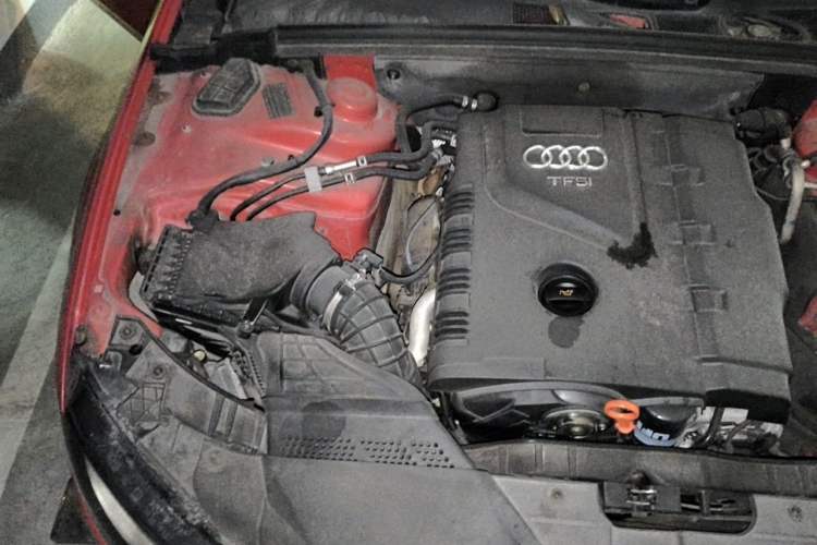 Used Audi A4L 2012 2.0 TFSI automatic standard version Engine Bay Right
