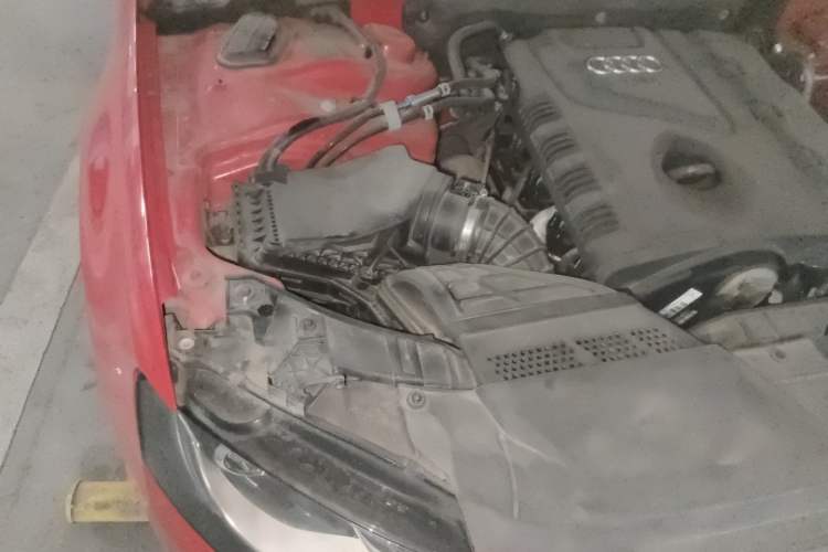 Used Audi A4L 2012 2.0 TFSI automatic Comfort trim level Engine Bay Right