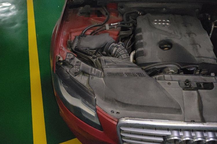 Used Audi A4L 2012 2.0 TFSI automatic Comfort trim level Engine Bay Right