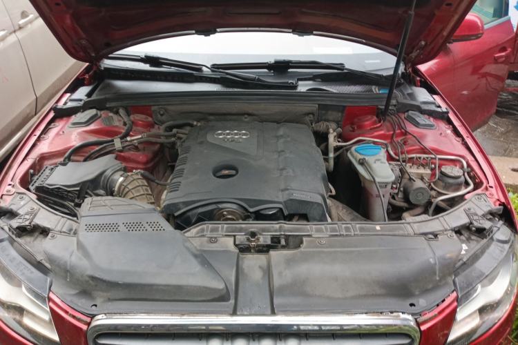 Used Audi A4L 2012 2.0 TFSI automatic Comfort trim level Engine Bay