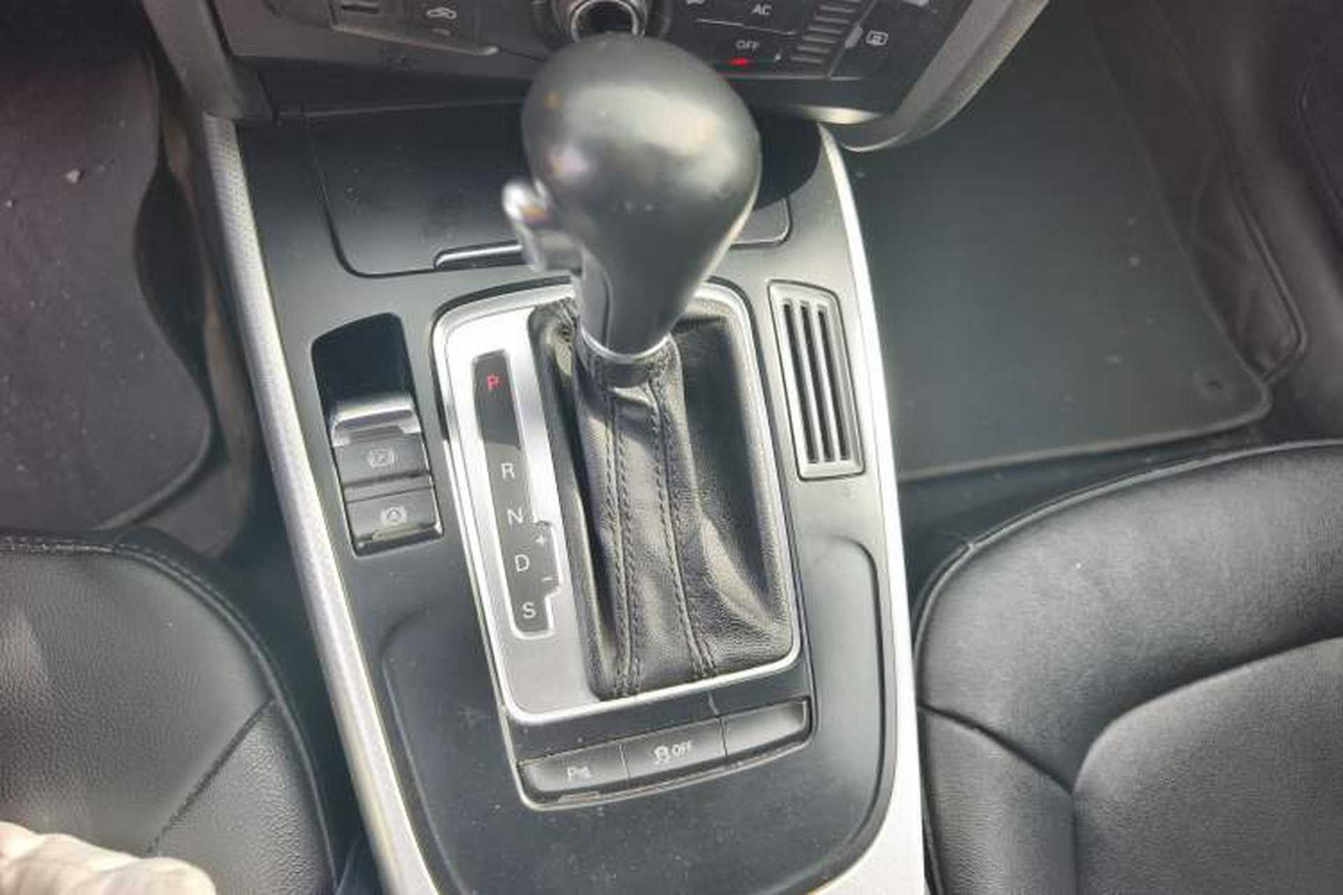 Used Audi A4L 2012 2.0 TFSI automatic standard version Gear Lever