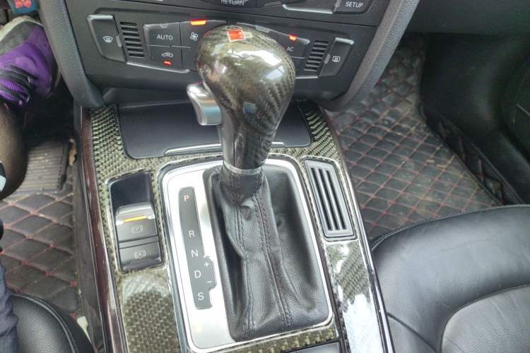 Used Audi A4L 2012 2.0 TFSI automatic standard version Gear Lever