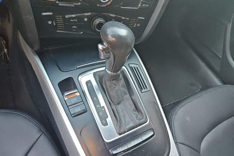 Used Audi A4L 2012 2.0 TFSI automatic standard version Gear Lever
