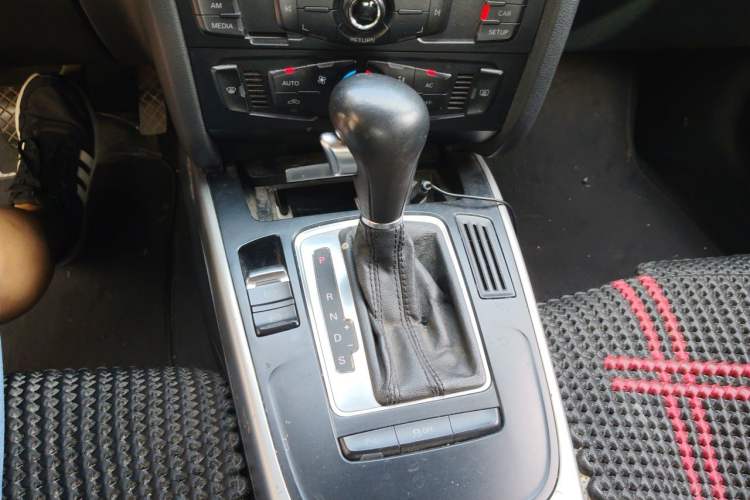 Used Audi A4L 2012 2.0 TFSI automatic sporty version Gear Lever
