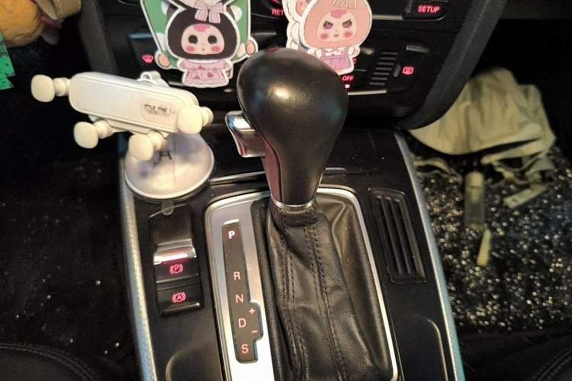 Used Audi A4L 2012 2.0 TFSI automatic standard version Gear Lever