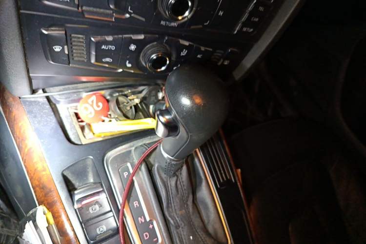 Used Audi A4L 2012 2.0 TFSI automatic sporty version Gear Lever