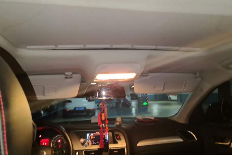 Used Audi A4L 2012 2.0 TFSI automatic Comfort trim level Headliner