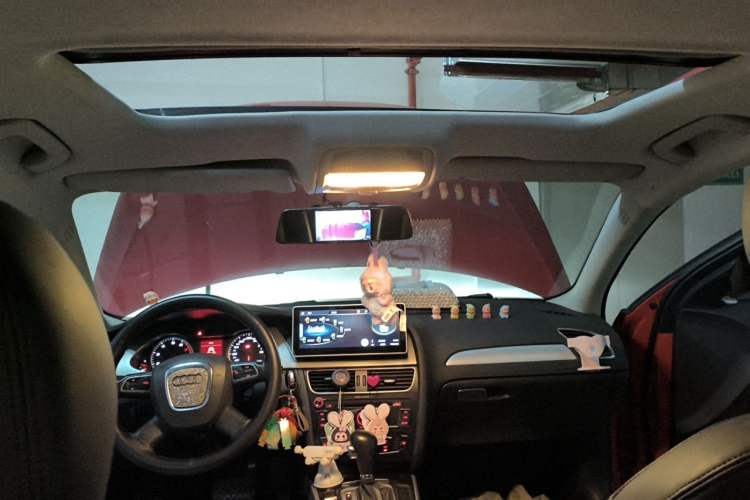 Used Audi A4L 2012 2.0 TFSI automatic standard version Headliner