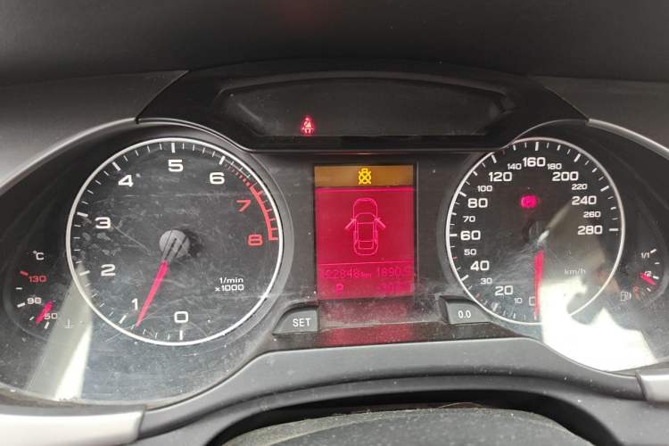 Used Audi A4L 2012 2.0 TFSI automatic standard version Instrument Cluster