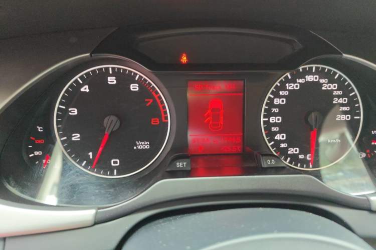 Used Audi A4L 2012 2.0 TFSI automatic standard version Instrument Cluster