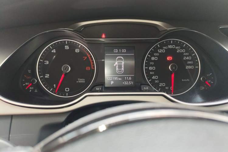 Used Audi A4L 2012 2.0 TFSI automatic Comfort trim level Instrument Cluster