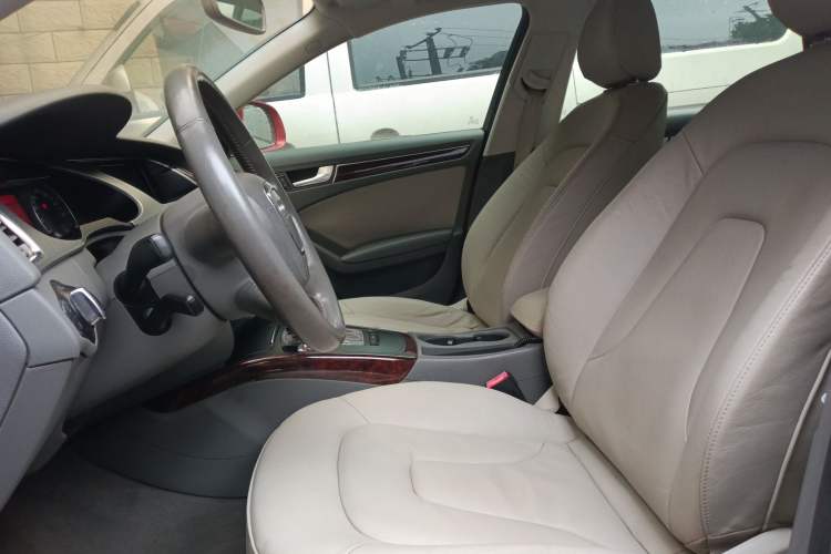 Used Audi A4L 2012 2.0 TFSI automatic Comfort trim level Left Front Seat