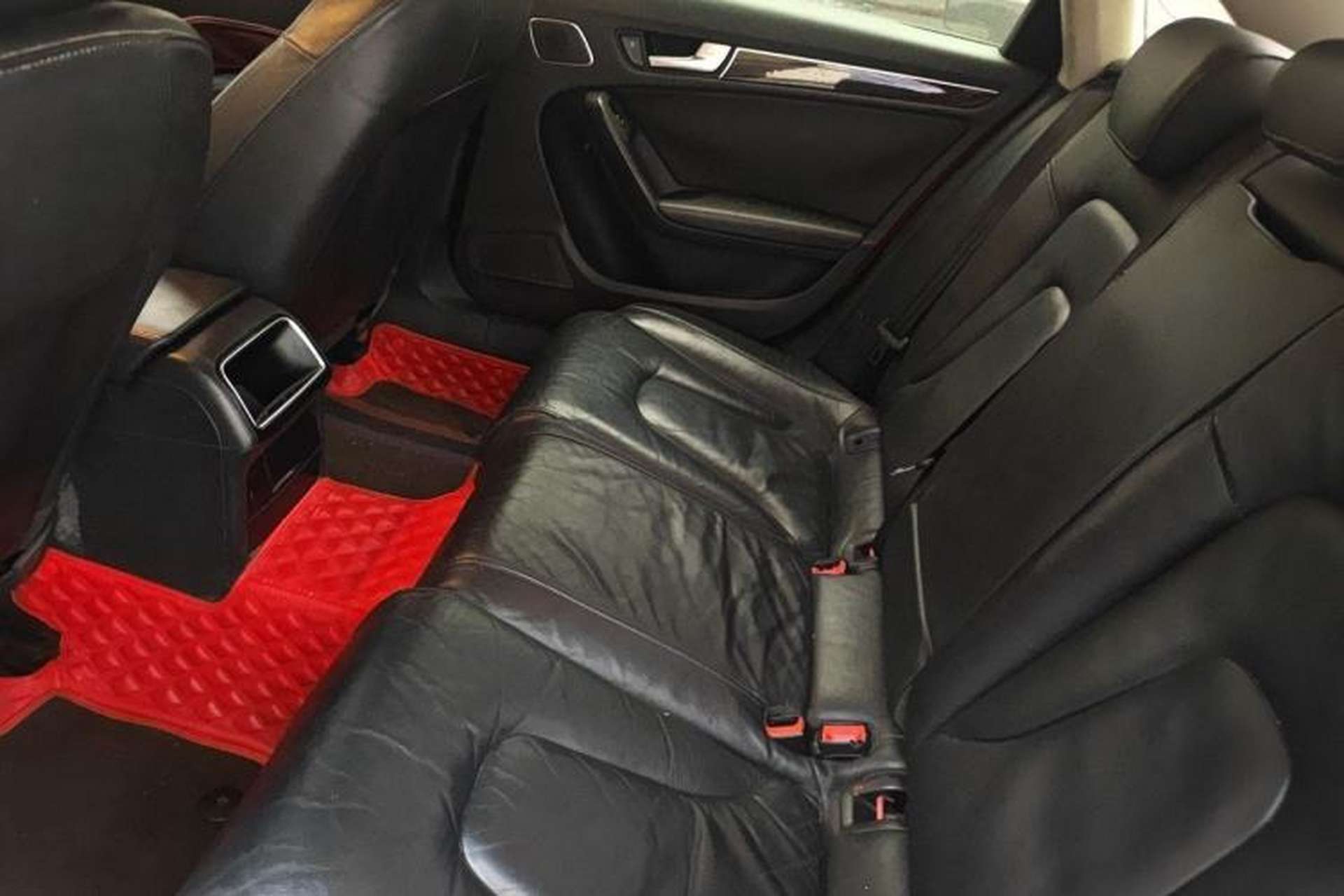 Used Audi A4L 2012 2.0 TFSI automatic Comfort trim level Left Rear Seat
