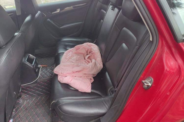 Used Audi A4L 2012 2.0 TFSI automatic standard version Left Rear Seat