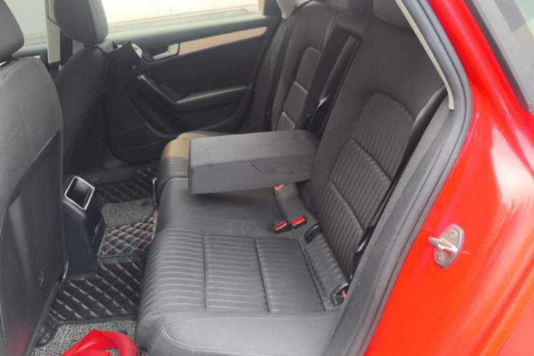 Used Audi A4L 2012 2.0 TFSI automatic standard version Left Rear Seat