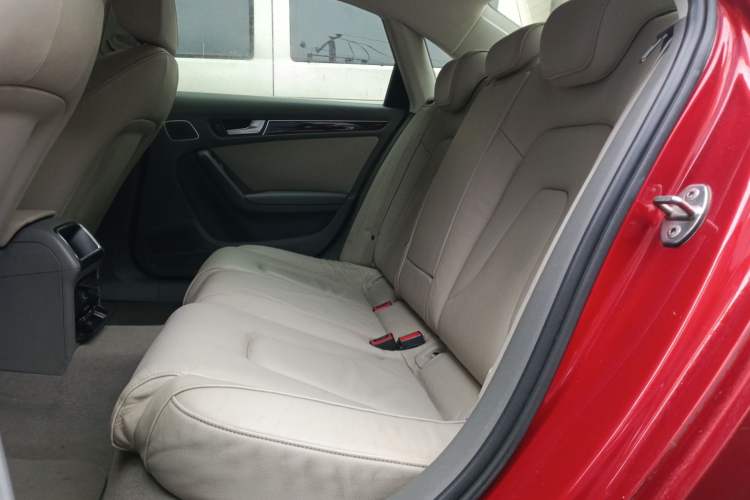 Used Audi A4L 2012 2.0 TFSI automatic Comfort trim level Left Rear Seat
