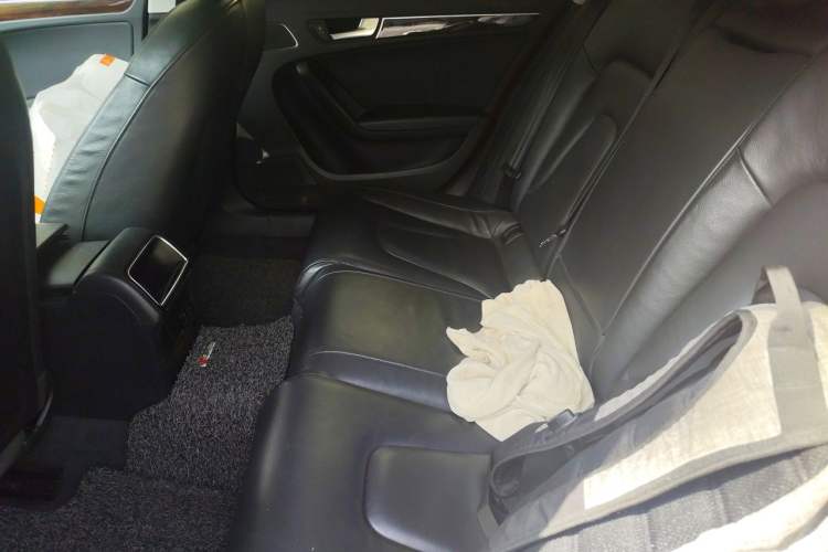 Used Audi A4L 2012 2.0 TFSI automatic Comfort trim level Left Rear Seat
