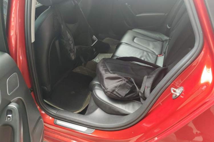 Used Audi A4L 2012 2.0 TFSI automatic Comfort trim level Left Rear Seat