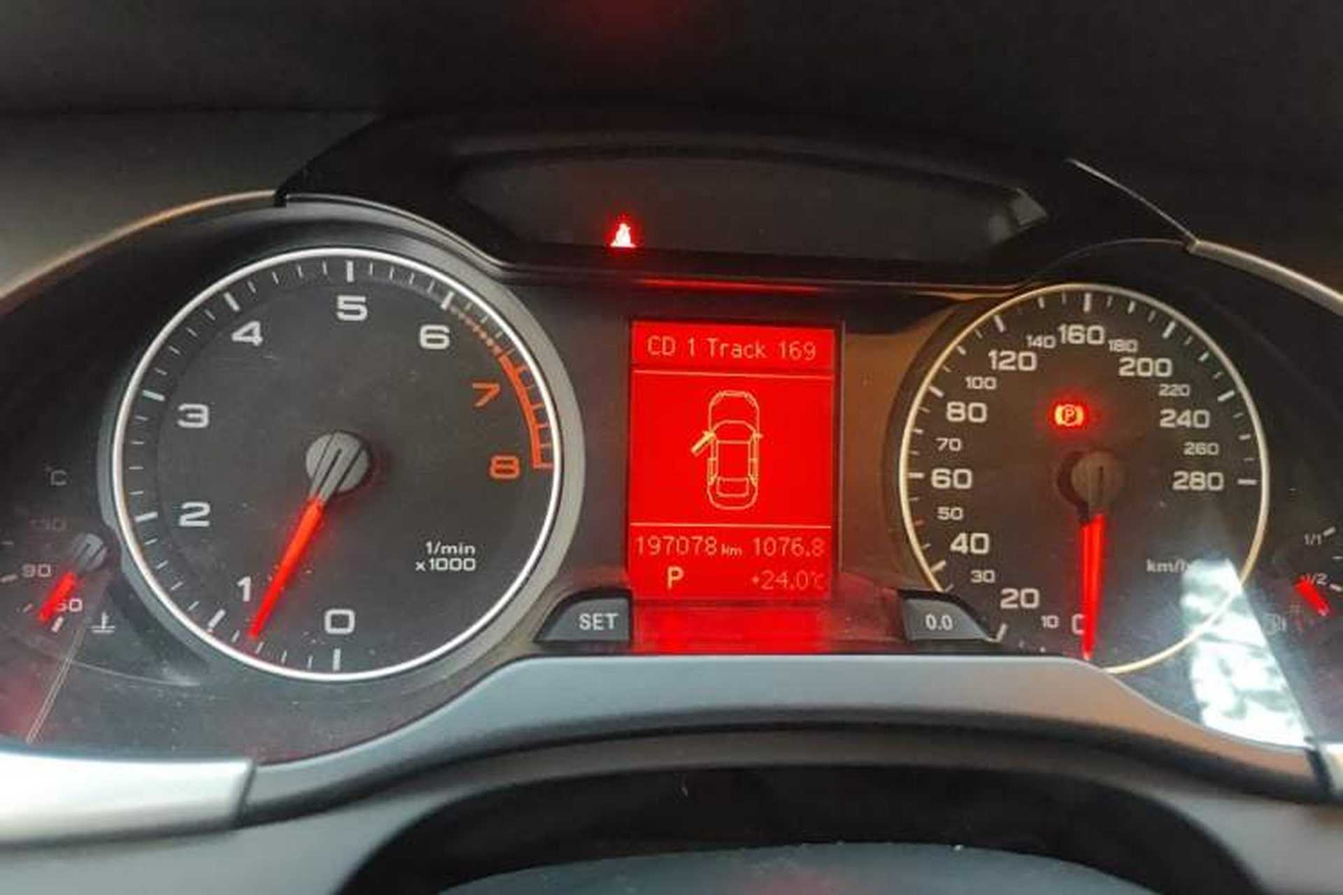 Used Audi A4L 2012 2.0 TFSI automatic Comfort trim level Odometer Close Up