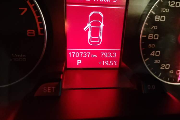 Used Audi A4L 2012 2.0 TFSI automatic Comfort trim level Odometer Close Up