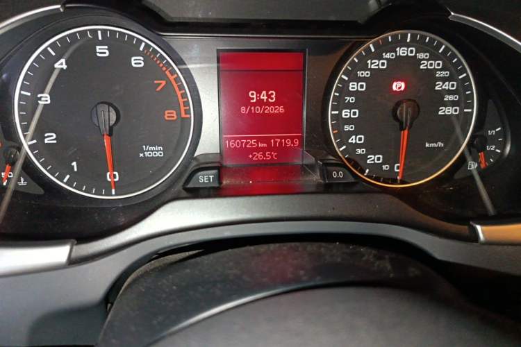 Used Audi A4L 2012 2.0 TFSI automatic sporty version Odometer Close Up