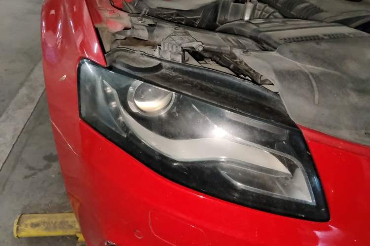 Used Audi A4L 2012 2.0 TFSI automatic Comfort trim level Right Front Headlight