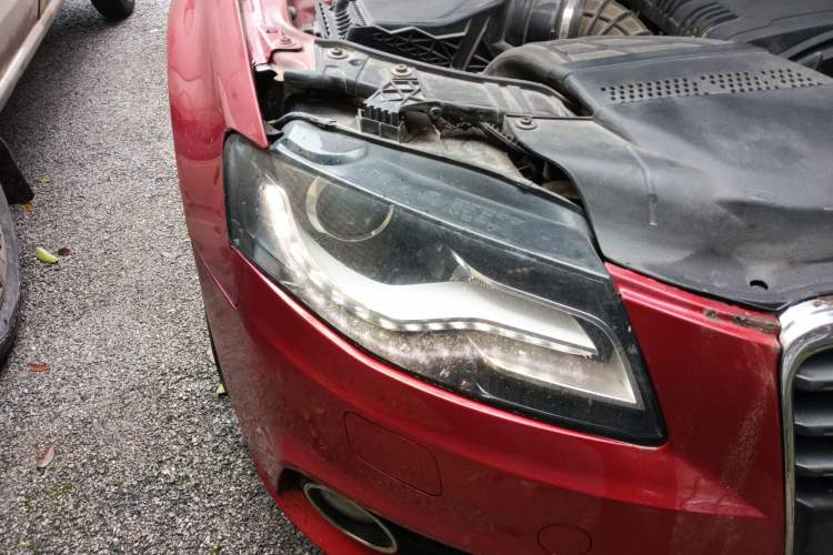Used Audi A4L 2012 2.0 TFSI automatic Comfort trim level Right Front Headlight