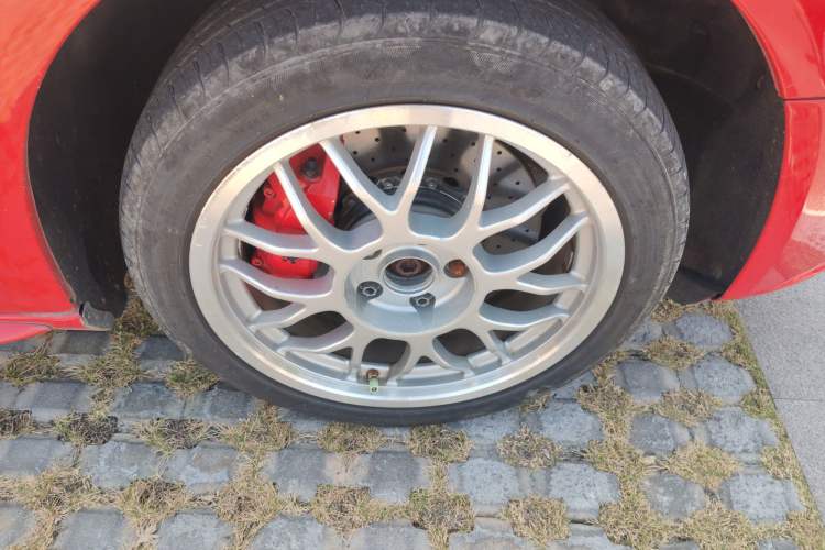 Used Audi A4L 2012 2.0 TFSI automatic Comfort trim level Right Front Wheel Hub