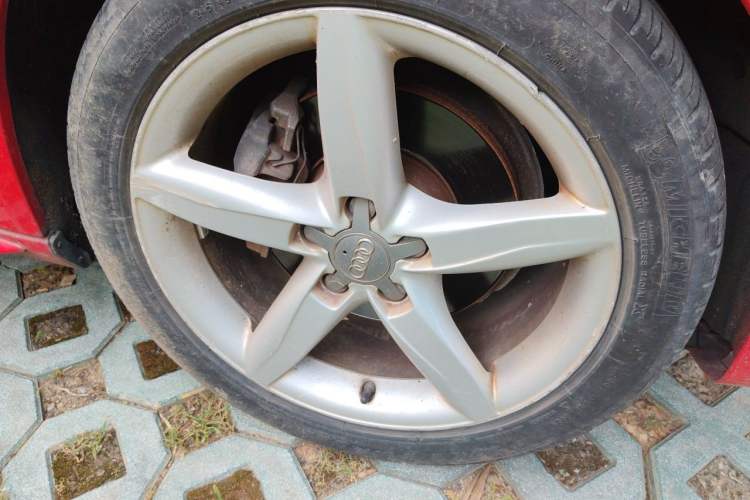Used Audi A4L 2012 2.0 TFSI automatic sporty version Right Front Wheel Hub