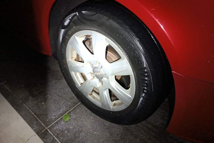 Used Audi A4L 2012 2.0 TFSI automatic sporty version Right Front Wheel Hub