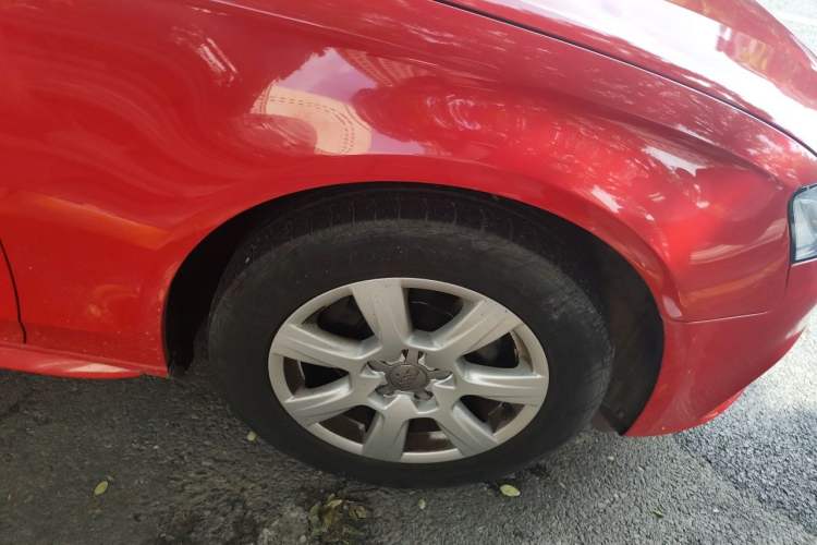 Used Audi A4L 2012 2.0 TFSI automatic Comfort trim level Right Front Wheel Hub