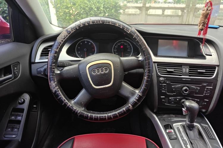 Used Audi A4L 2012 2.0 TFSI automatic standard version Steering Wheel