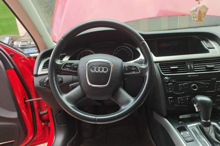 Used Audi A4L 2012 2.0 TFSI automatic standard version Steering Wheel