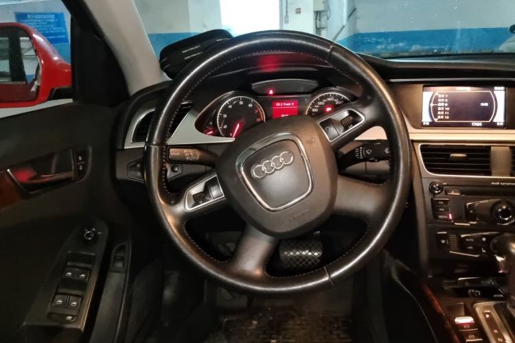 Used Audi A4L 2012 2.0 TFSI automatic Comfort trim level Steering Wheel