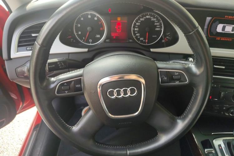 Used Audi A4L 2012 2.0 TFSI automatic Comfort trim level Steering Wheel