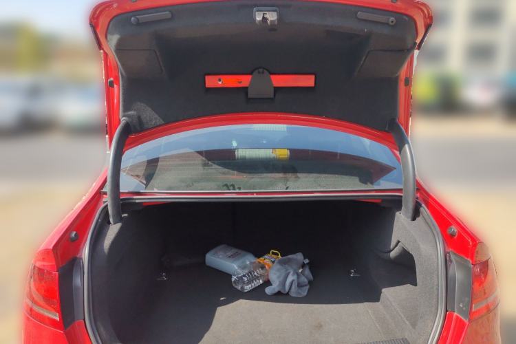 Used Audi A4L 2012 2.0 TFSI automatic Comfort trim level Trunk