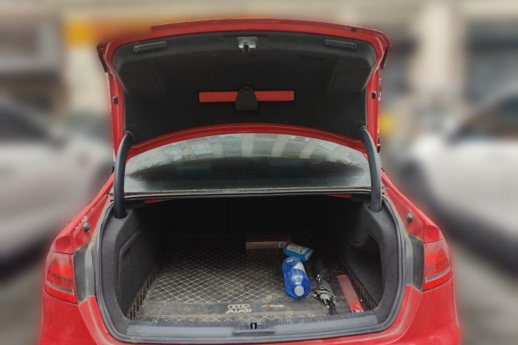 Used Audi A4L 2012 2.0 TFSI automatic standard version Trunk