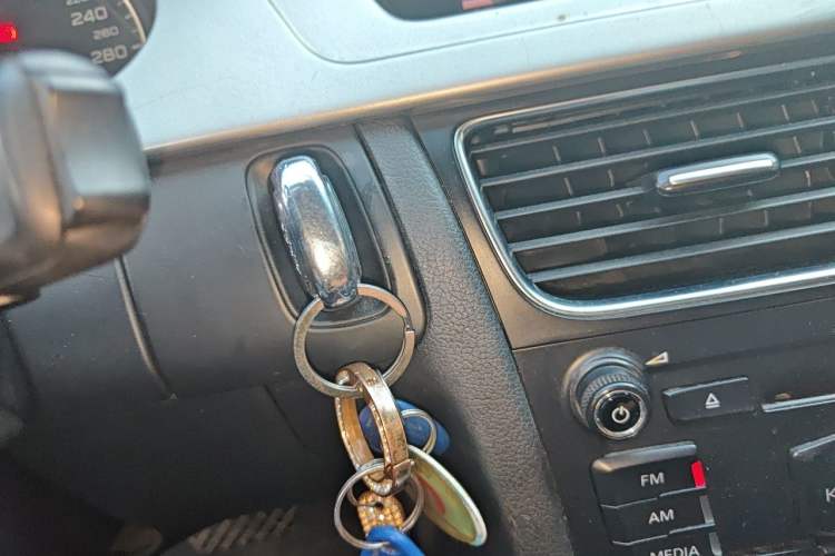 Used Audi A4L 2012 2.0 TFSI automatic standard version Vehicle Key