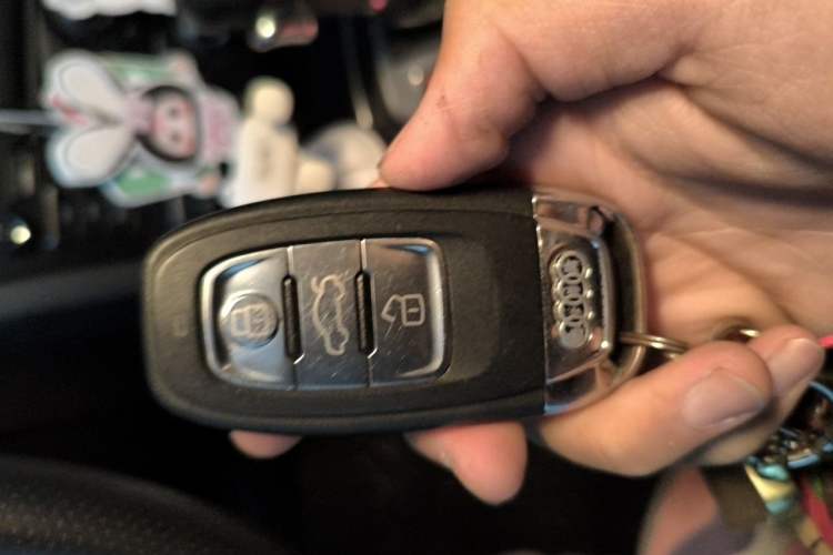 Used Audi A4L 2012 2.0 TFSI automatic standard version Vehicle Key