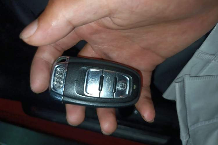 Used Audi A4L 2012 2.0 TFSI automatic sporty version Vehicle Key