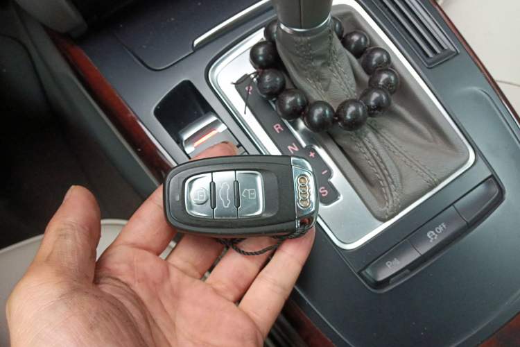 Used Audi A4L 2012 2.0 TFSI automatic Comfort trim level Vehicle Key