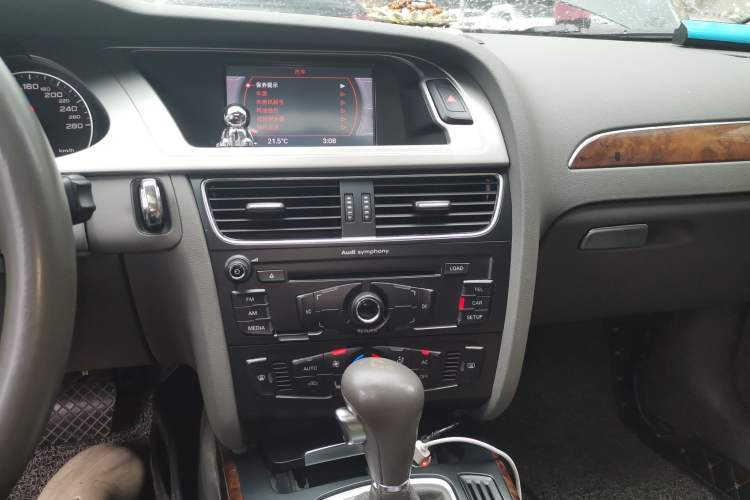 Used Audi A4L 2012 2.0 TFSI automatic Comfort trim level Audio And AC Panel