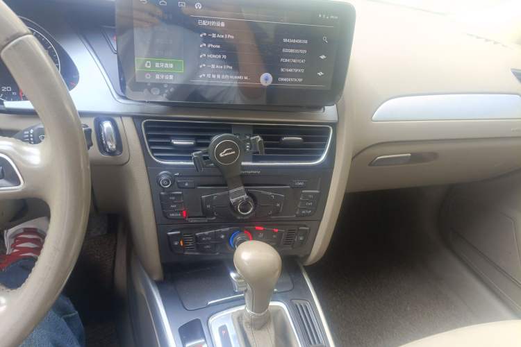 Used Audi A4L 2012 2.0 TFSI automatic standard version Audio And AC Panel