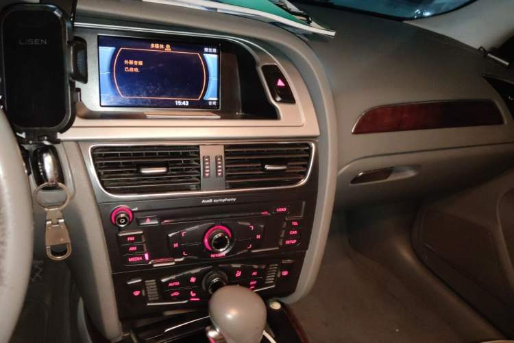 Used Audi A4L 2012 2.0 TFSI automatic Comfort trim level Audio And AC Panel