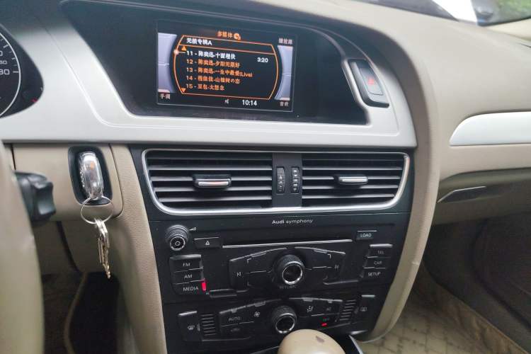 Used Audi A4L 2012 2.0 TFSI automatic standard version Audio And AC Panel