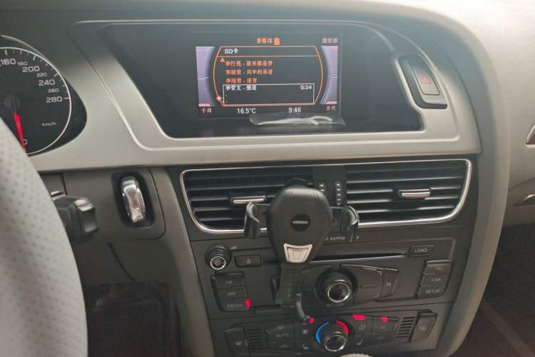 Used Audi A4L 2012 2.0 TFSI automatic Comfort trim level Audio And AC Panel