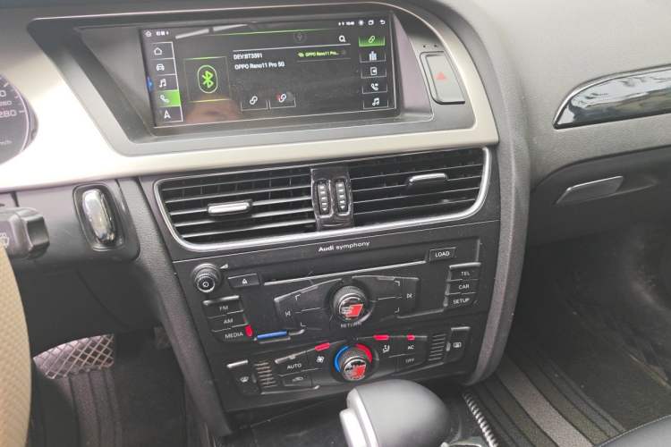 Used Audi A4L 2012 2.0 TFSI automatic standard version Audio And AC Panel