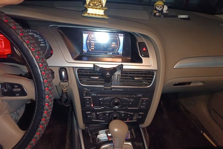 Used Audi A4L 2012 2.0 TFSI automatic standard version Audio And AC Panel