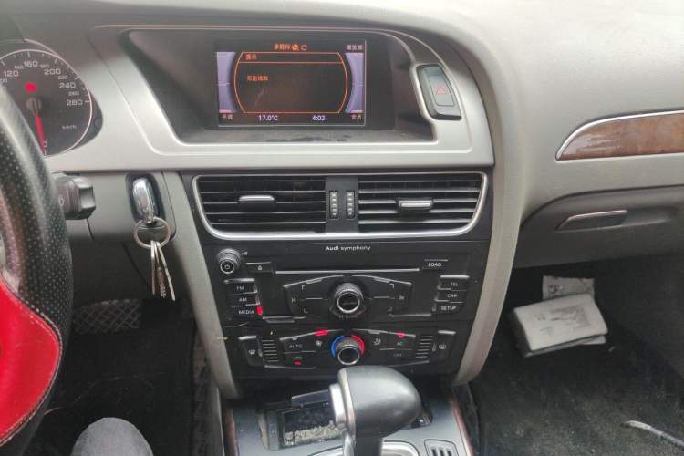 Used Audi A4L 2012 2.0 TFSI automatic Comfort trim level Audio And AC Panel